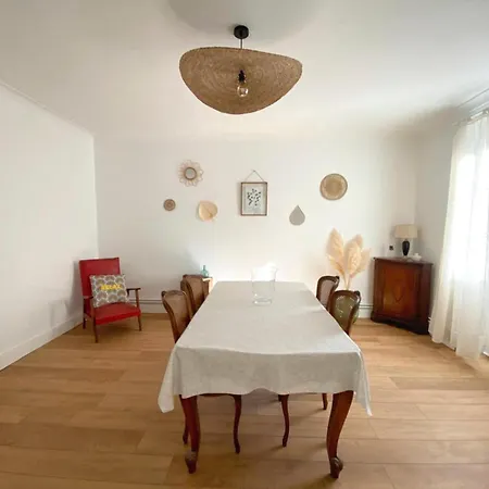 בית נופש Maison De Charme Avec Jardin Et Parking- Centre De Montignac, A 10 Min De Lascaux מונטיניאק